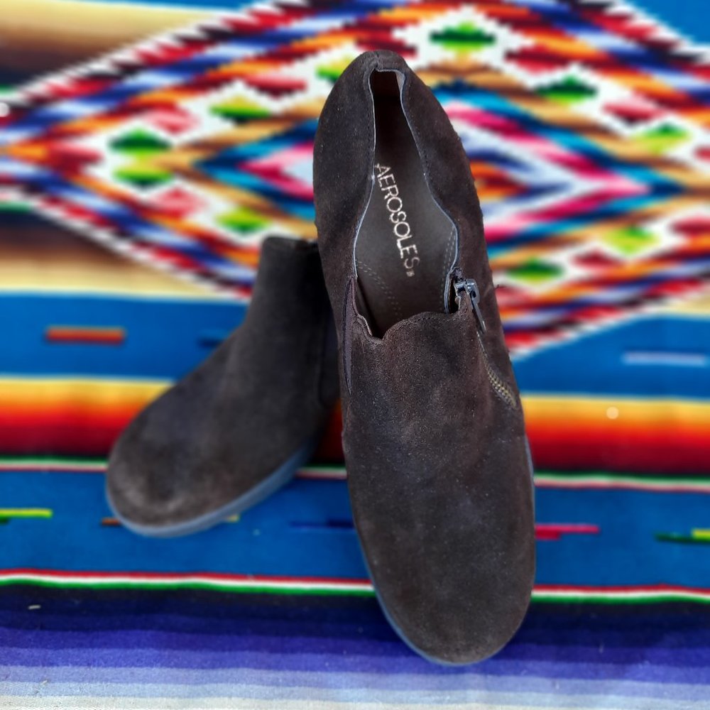 Aeorosoles Brown Suede Wedge with zipper Women 9.5  Never Worn